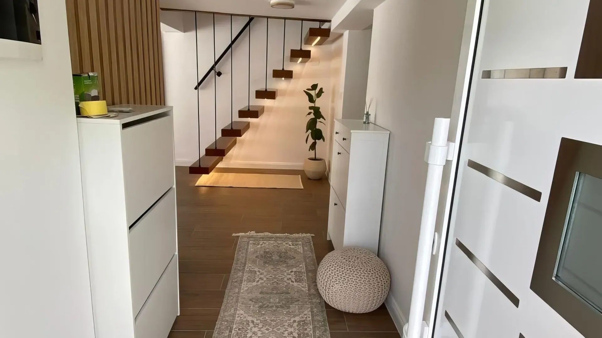 Izdavanje, trosoban stan, 90m², Zelenika, Herceg Novi