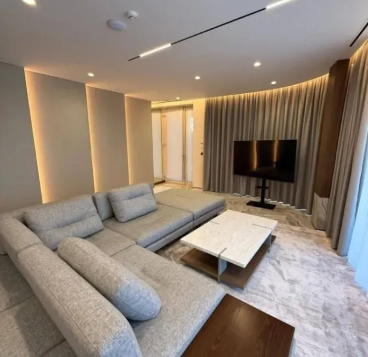 Izdavanje, dvosoban stan, 250m², Budva, Crna Gora