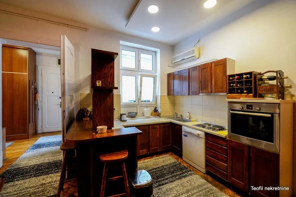 Prodaja, trosoban stan, 86m², Vračar, Šid