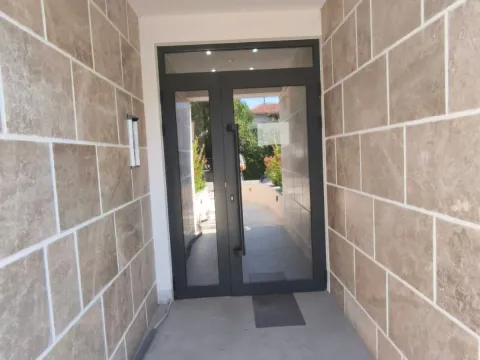 Izdavanje, dvosoban stan, 54m², Bijela, Herceg Novi - image 4