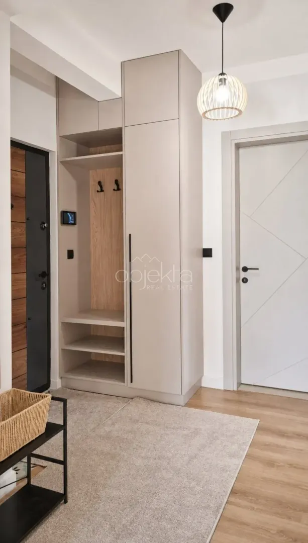 Izdavanje, jednosoban stan, 60m², Tivat, Crna Gora
