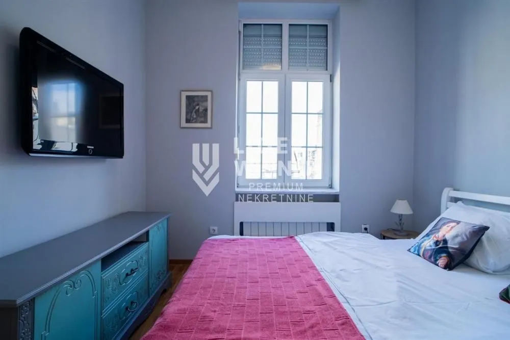 Izdavanje, četvorosoban stan, 130m², Stari Grad, Beograd