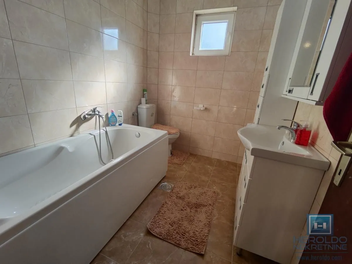 Prodaja, kuća, 270m², Budžino brdo, Jagodina