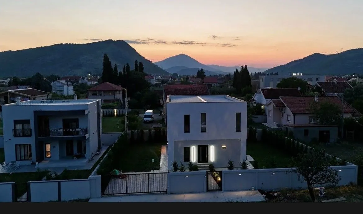 Sale, house, 225m², Gornja Gorica, Podgorica