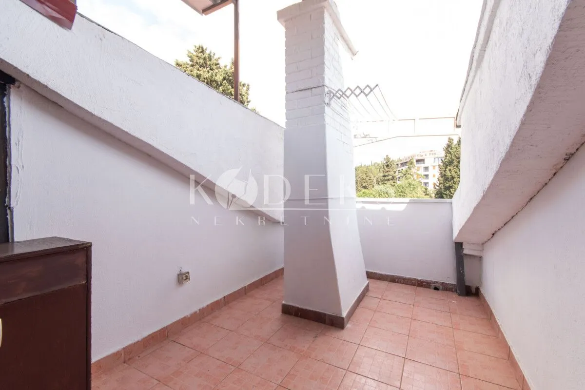 Izdavanje, trosoban stan, 56m², Centar, Podgorica