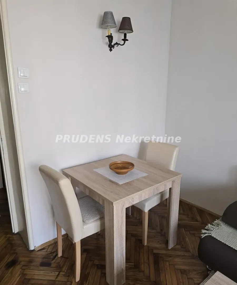 Izdavanje, jednosoban stan, 25m², Cvetni Trg, Vračar Sve Podlokacije