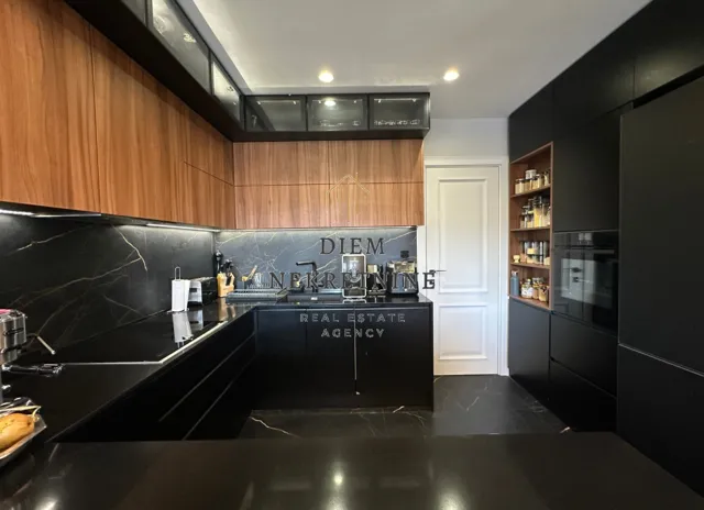 Prodaja, trosoban stan, 195m², Pobrežje, Podgorica