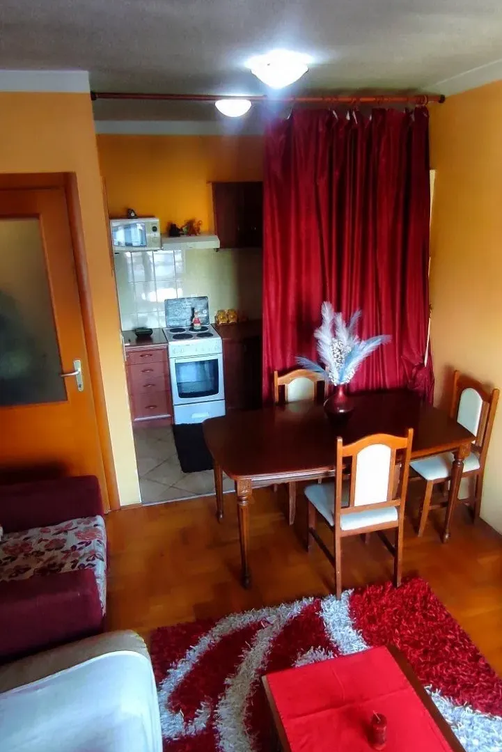 Izdavanje, jednosoban stan, 40m², Stari Aerodrom, Podgorica