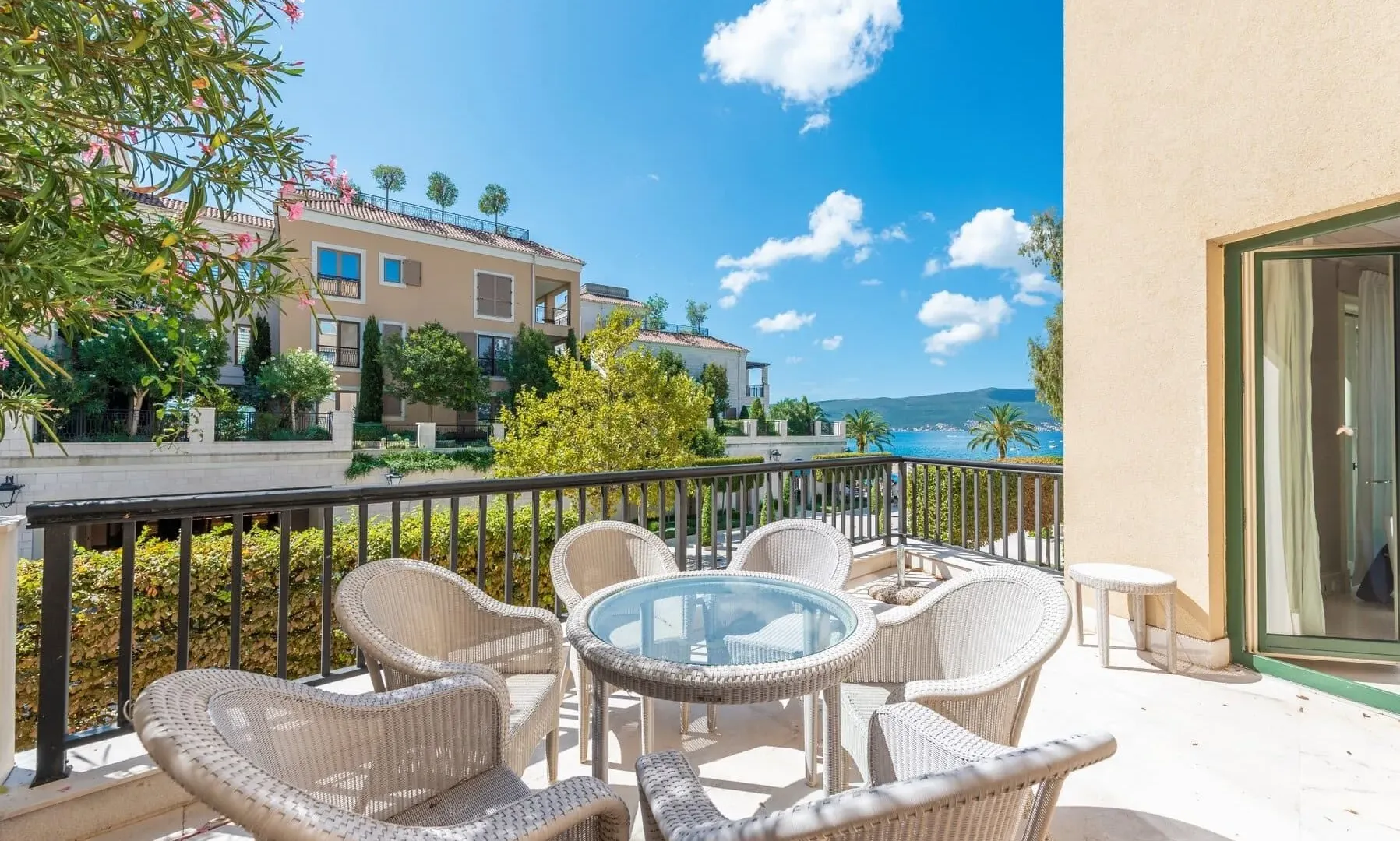 Rent, one bedroom apartment, 119m², Porto Montenegro, Tivat
