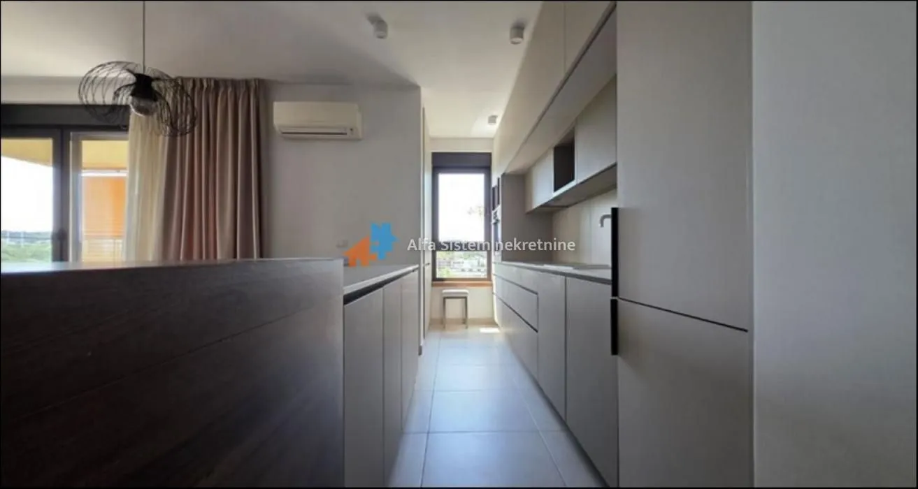 Izdavanje, četvorosoban stan, 98m², Vračar Sve Podlokacije, Beograd