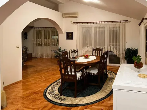 Rent, three bedroom apartment, 150m², Stari Aerodrom, Podgorica - image 11