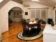 Rent, three bedroom apartment, 150m², Stari Aerodrom, Podgorica - image 11