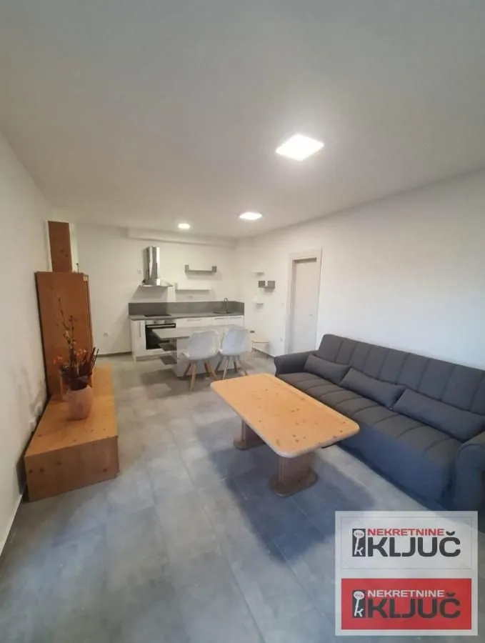 Prodaja, dvosoban stan, 43m², Salajka, Novi Sad Sve Podlokacije