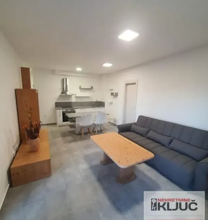 Prodaja, dvosoban stan, 43m², Salajka, Novi Sad Sve Podlokacije