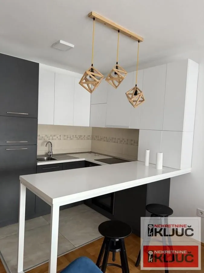 Izdavanje, jednosoban stan, 47m², Bulevar Oslobodjenja, Novi Sad Sve Podlokacije