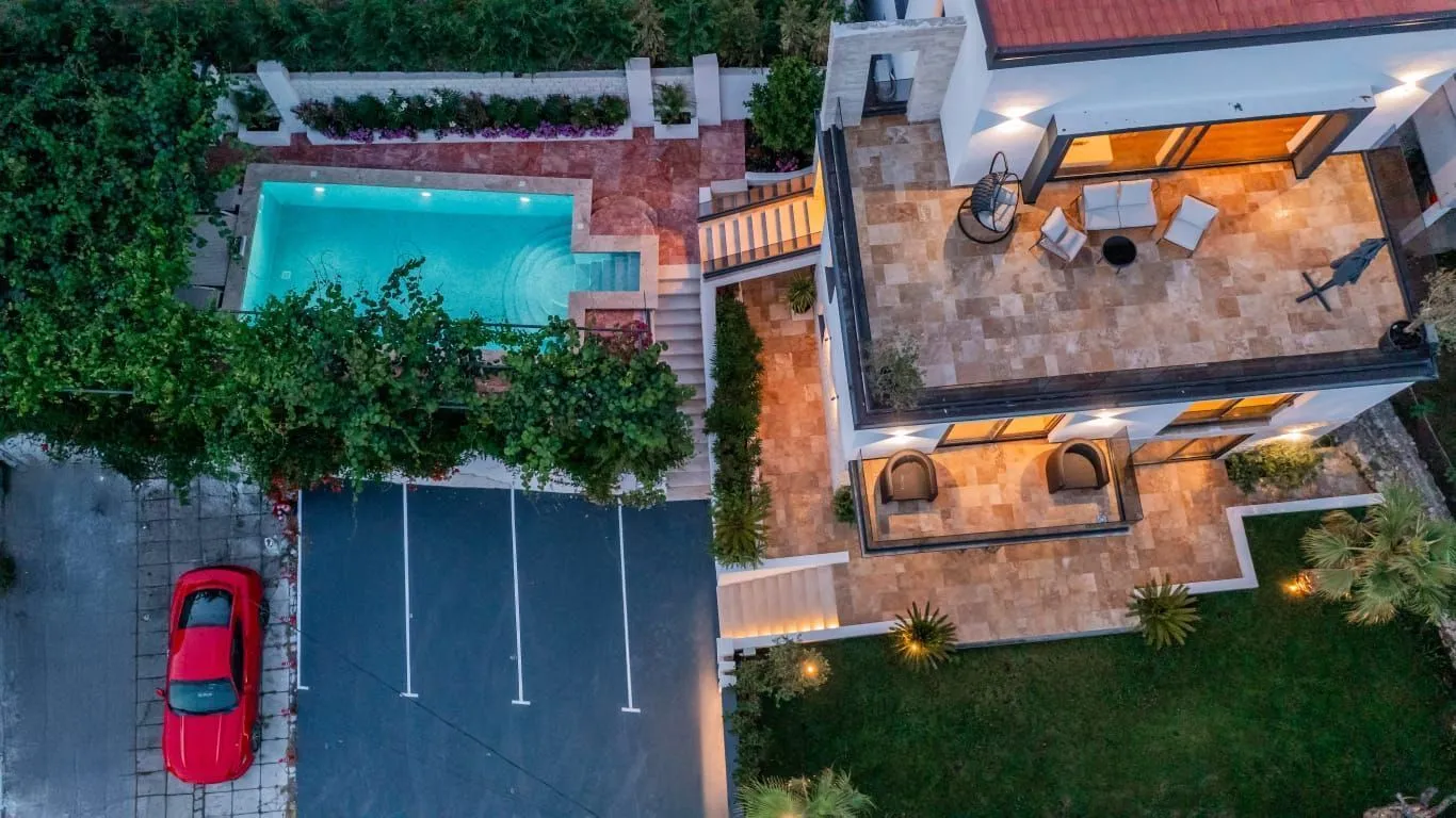 Izdavanje, kuća, 300m², Markovići, Budva
