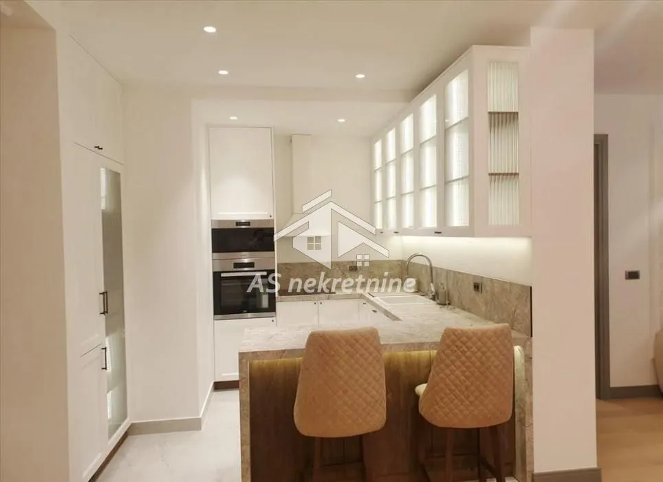 Izdavanje, dvosoban stan, 104m², Cvetni Trg, Vračar Sve Podlokacije