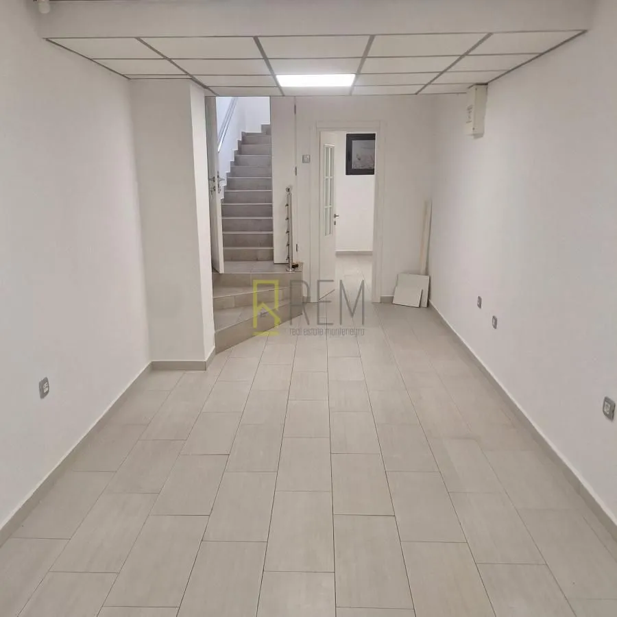 Rent, office space, 220m², Drpe Mandića, Podgorica