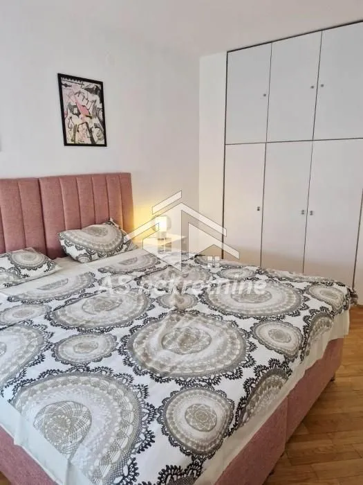 Izdavanje, četvorosoban stan, 102m², Vračar Hram, Vračar Sve Podlokacije