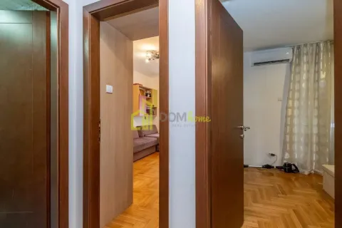 Rent, three bedroom apartment, 97m², Blok 9, Podgorica - image 13
