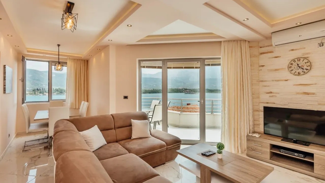 Prodaja, dvosoban stan, 64m², Obala Đuraševića, Tivat