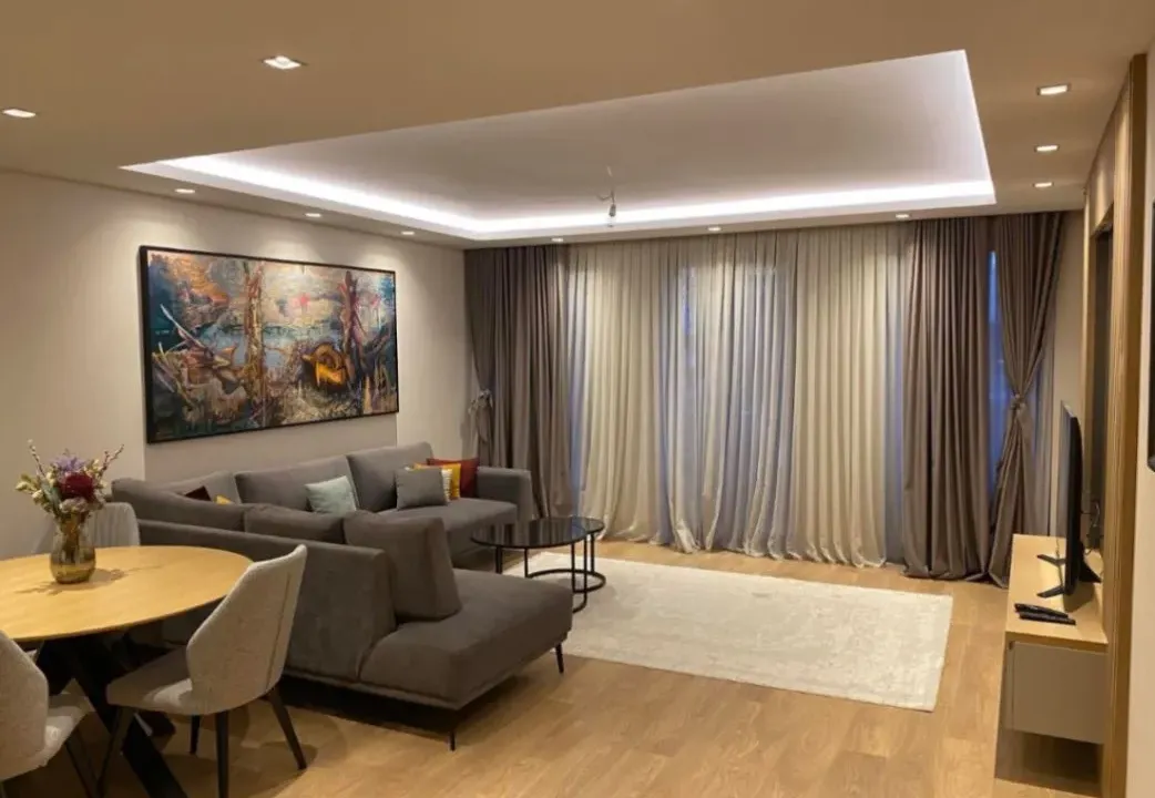 Izdavanje, dvosoban stan, 120m², Centar, Podgorica