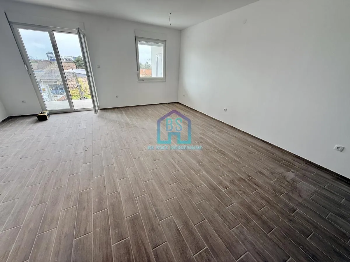 Prodaja, četvorosoban stan, 104m², Vidovdansko naselje, Novi Sad Sve Podlokacije