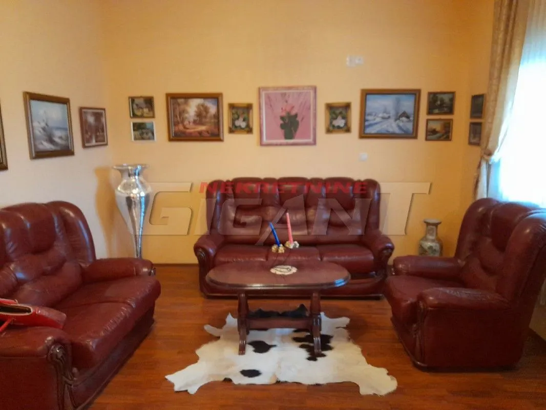 Rent, four bedroom apartment, 140m², Miljakovac, Rakovica