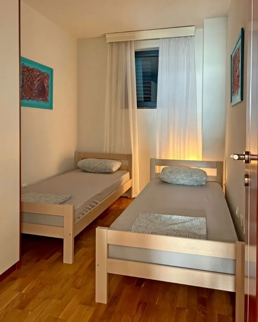 Rent, two bedroom apartment, 55m², Sveti Stefan, Budva