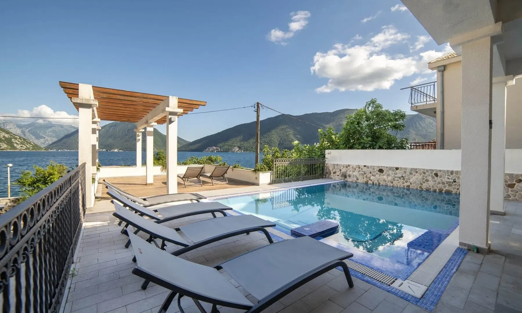 Prodaja, kuća, 405m², Strp, Kotor
