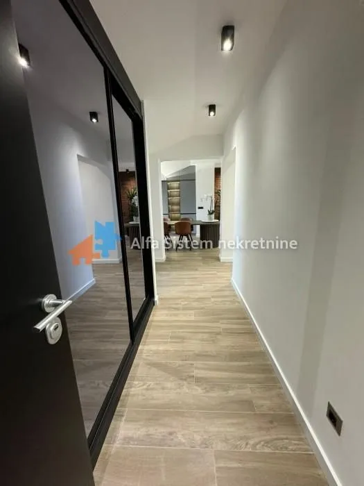Izdavanje, trosoban stan, 100m², Savski Venac, Beograd