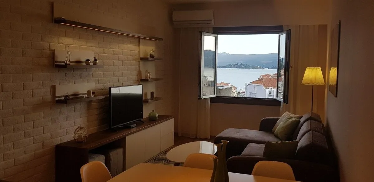 Rent, one bedroom apartment, 49m², Centar, Tivat