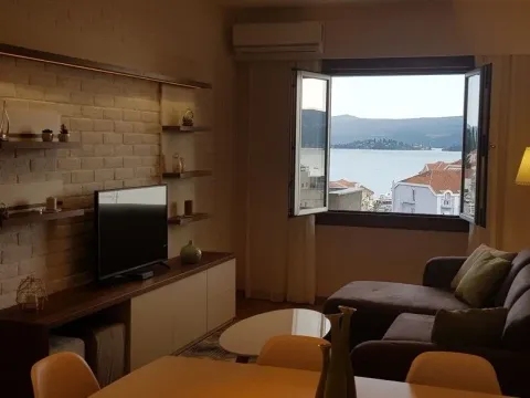 Rent, one bedroom apartment, 49m², Centar, Tivat - image 1