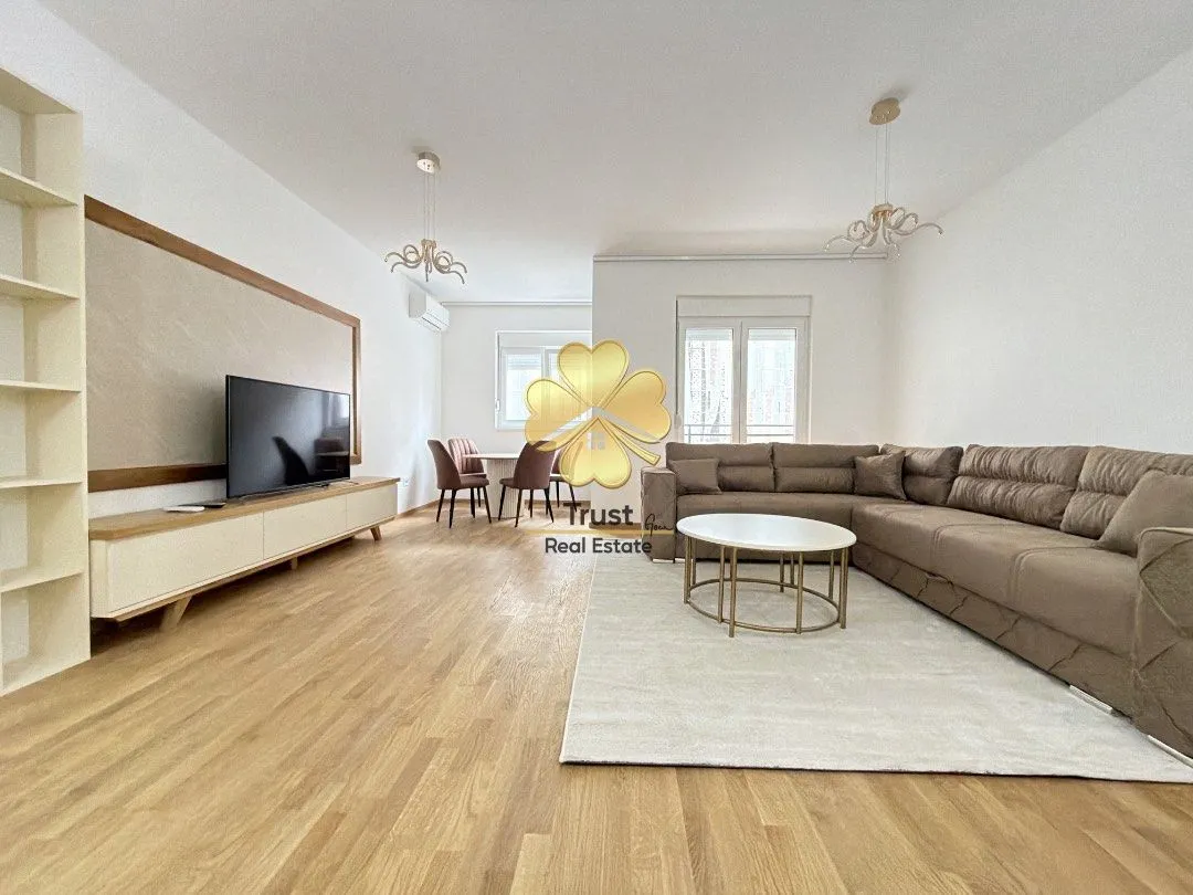 Izdavanje, dvosoban stan, 85m², Stari Aerodrom, Podgorica