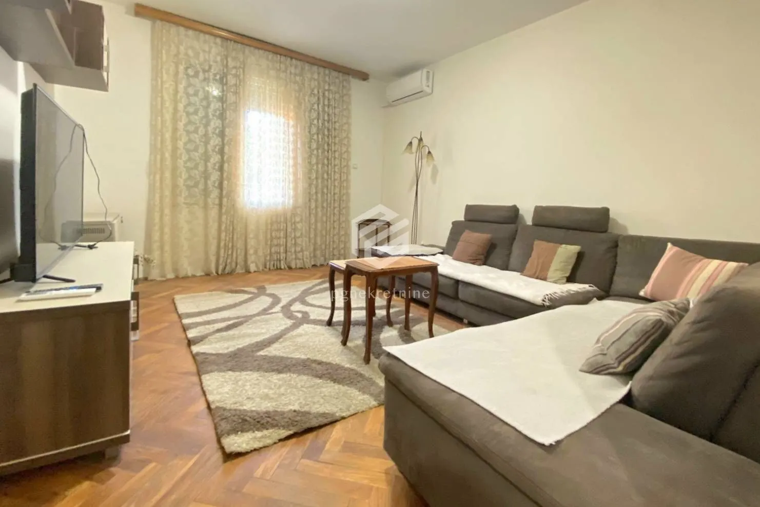 Izdavanje, dvosoban stan, 68m², Centar, Podgorica
