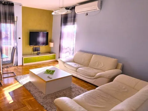 Izdavanje, stan, 70m², Stari Aerodrom, Podgorica