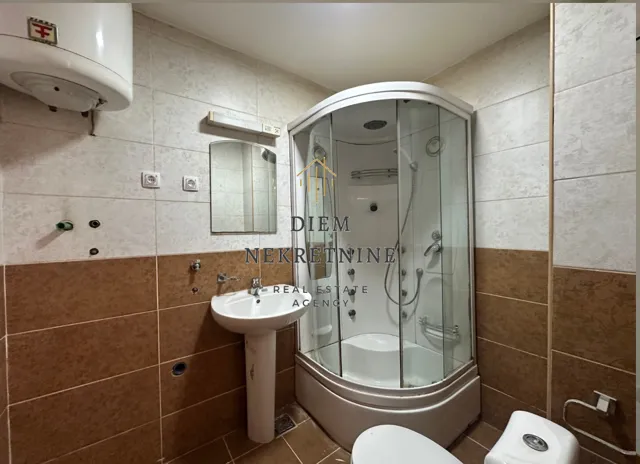 Prodaja, dvosoban stan, 73m², Dalmatinska ulica, Podgorica
