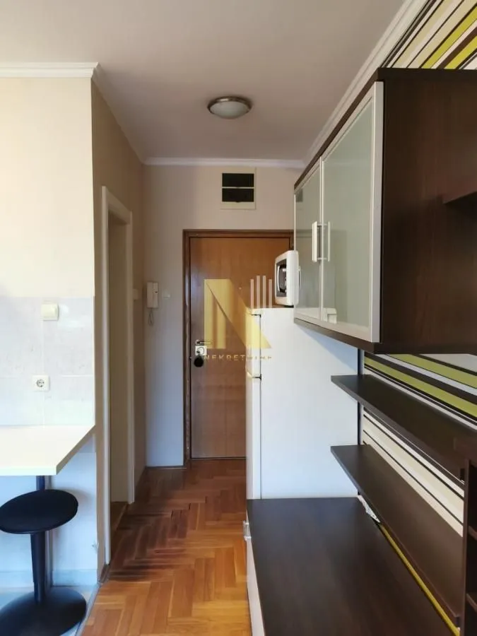 Prodaja, garsonjera, 23m², Bulevar Oslobodjenja, Novi Sad Sve Podlokacije