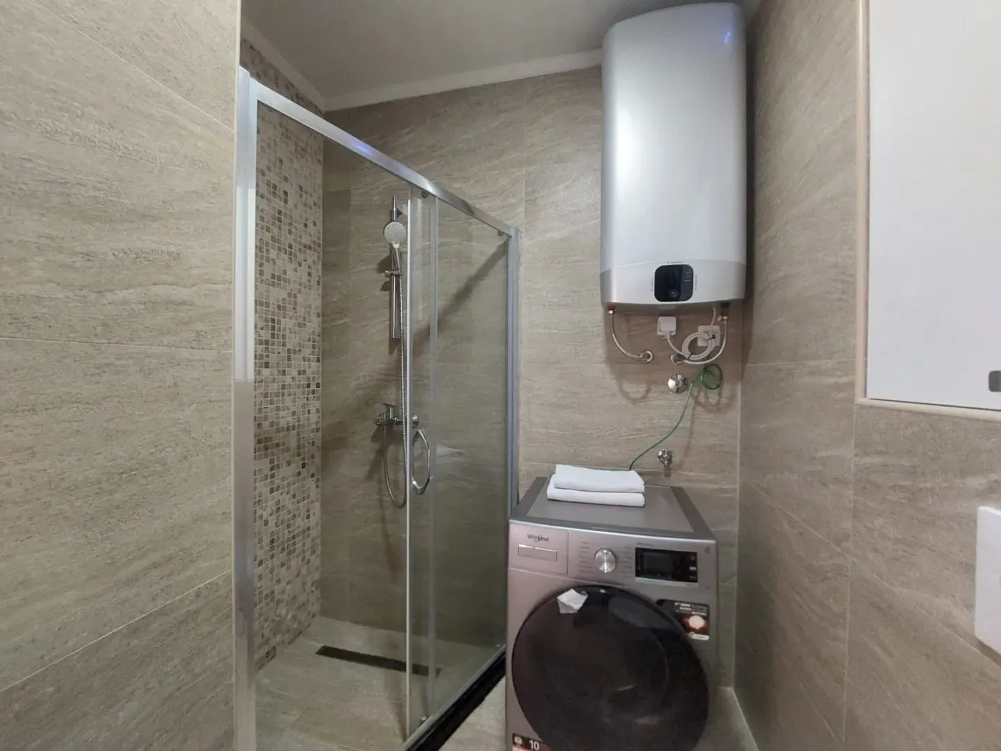 Rent, three bedroom apartment, 130m², Dobrota, Kotor