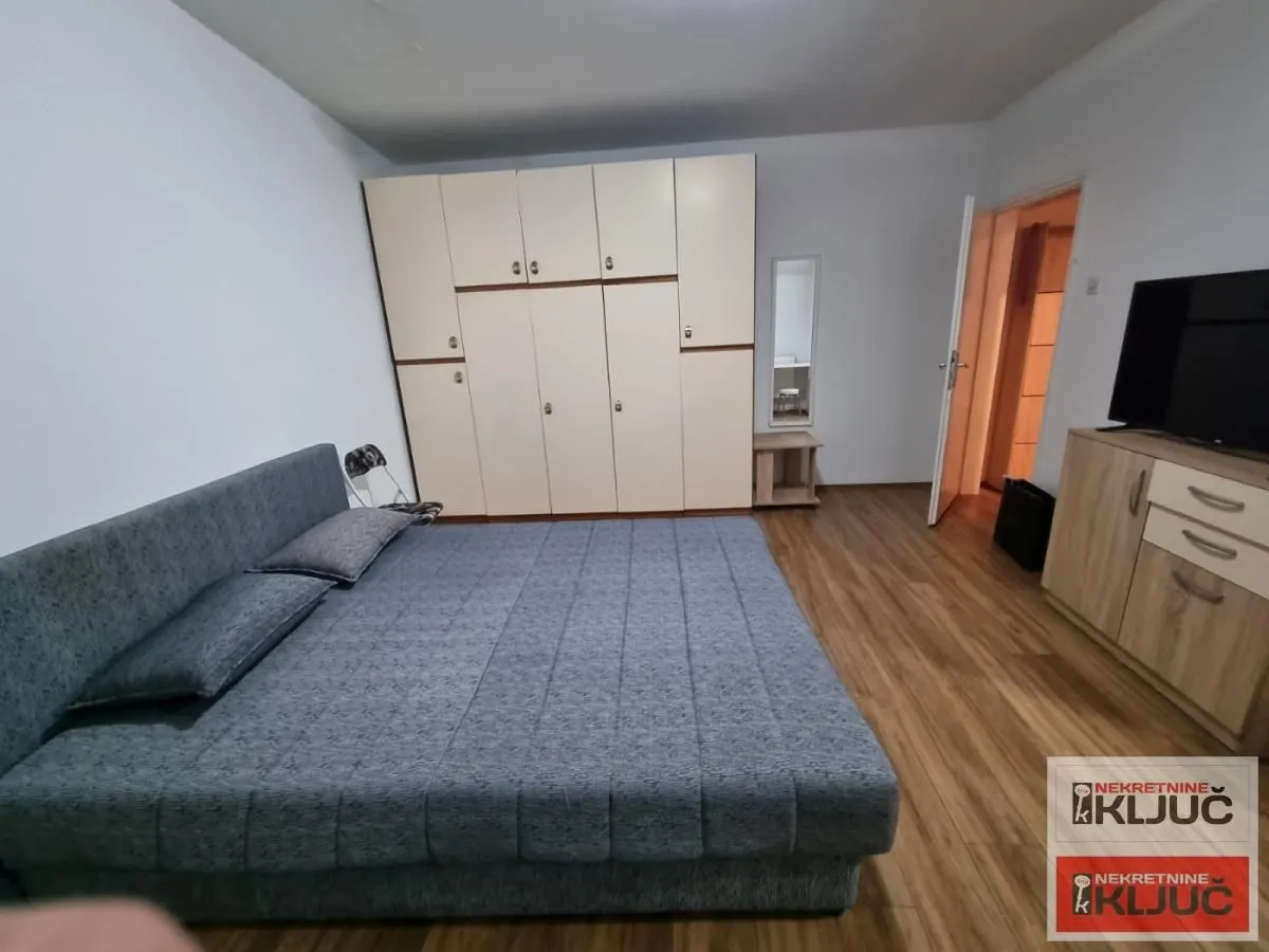 Izdavanje, garsonjera, 32m², Centar, Novi Sad