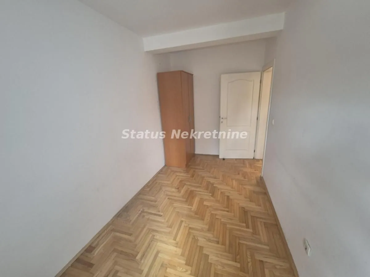 Izdavanje, dvosoban stan, 55m², Centar, Novi Sad