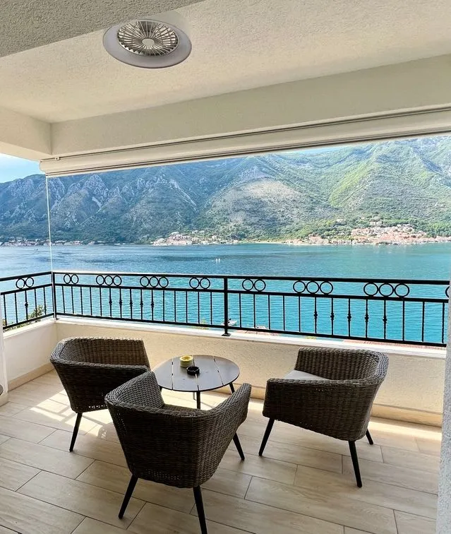 Sale, two bedroom apartment, 85m², Dobrota, Kotor