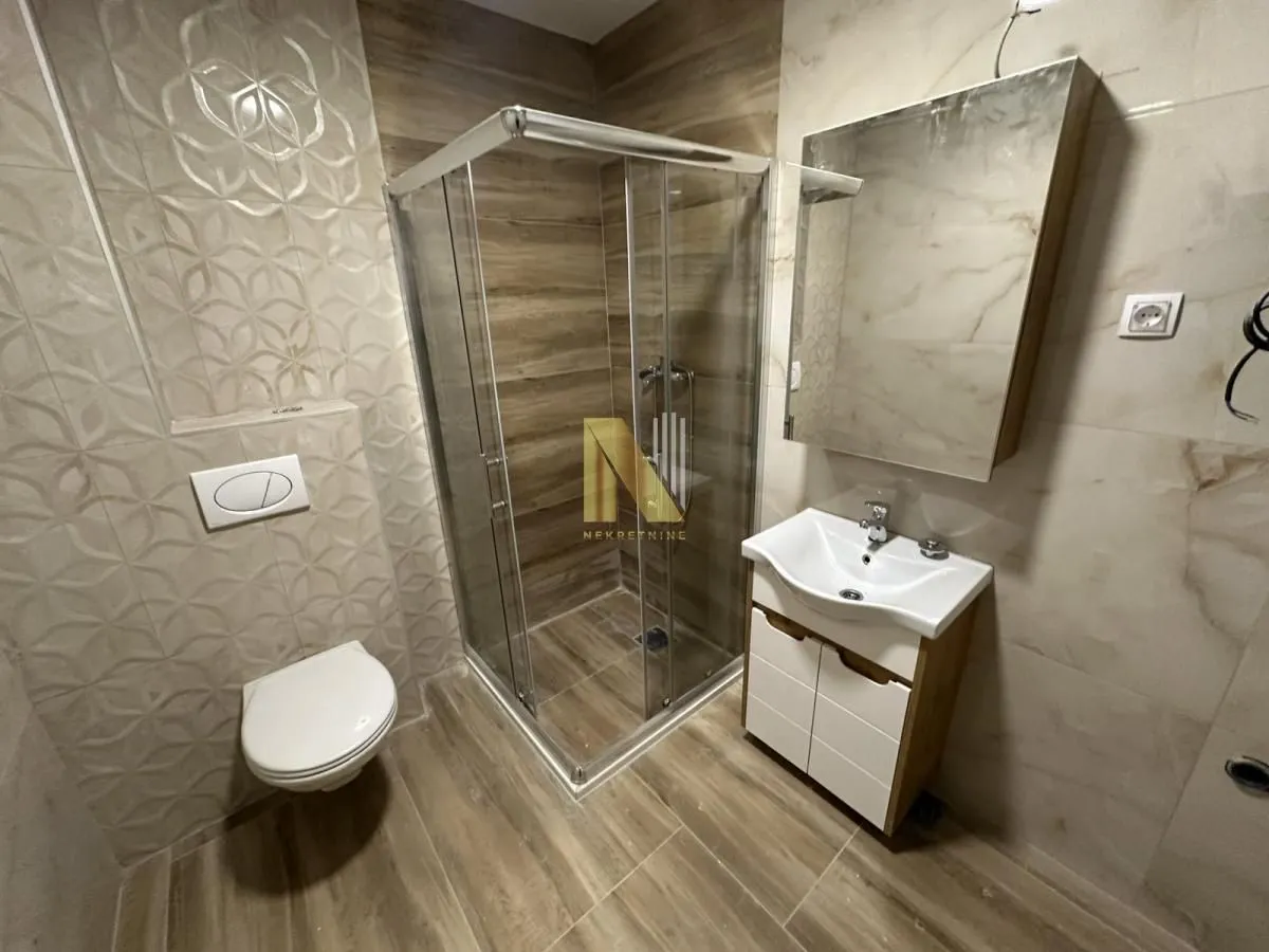 Prodaja, dvosoban stan, 55m², Centar, Inđija