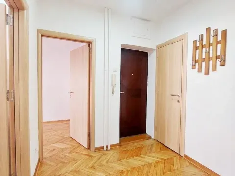 Rent, three bedroom apartment, 73m², Savski Venac, Beograd - image 19