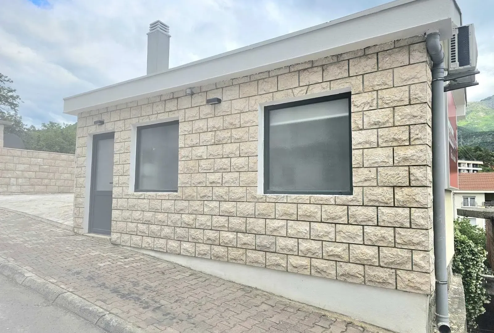 Izdavanje, poslovni prostor, 28m², Budva, Crna Gora