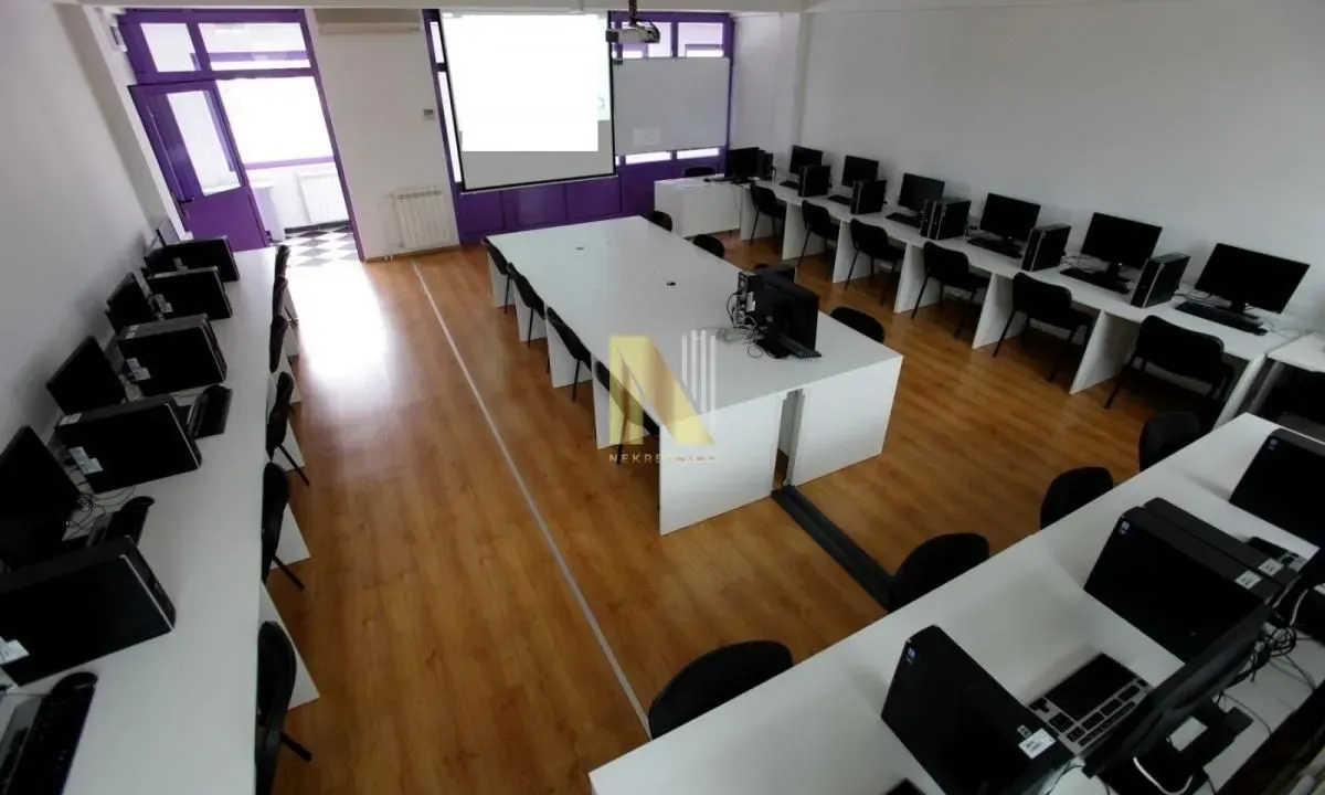 Izdavanje, poslovni prostor, 500m², Adamovićevo Naselje, Novi Sad Sve Podlokacije