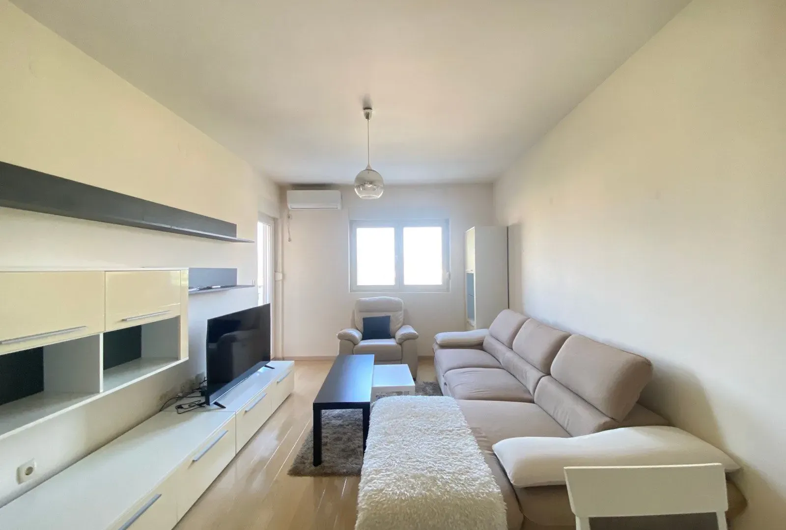 Izdavanje, jednosoban stan, 48m², City Kvart, Podgorica