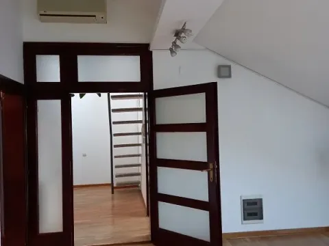 Rent, office space, 240m², Lekino Brdo, Voždovac Sve Podlokacije
