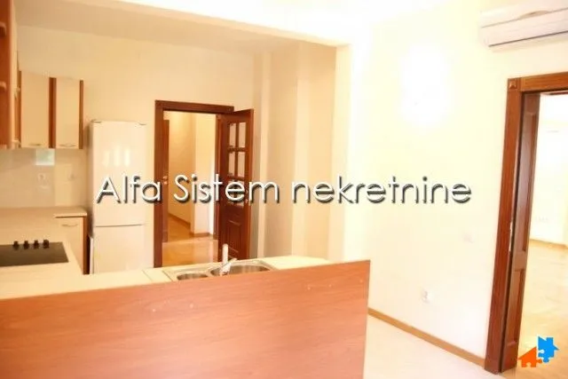 Izdavanje, stan, 250m², Savski Venac, Beograd