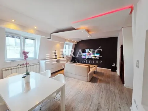 Dnevni boravak sa trpezarijom i modernim osvetljenjem. - image 4
